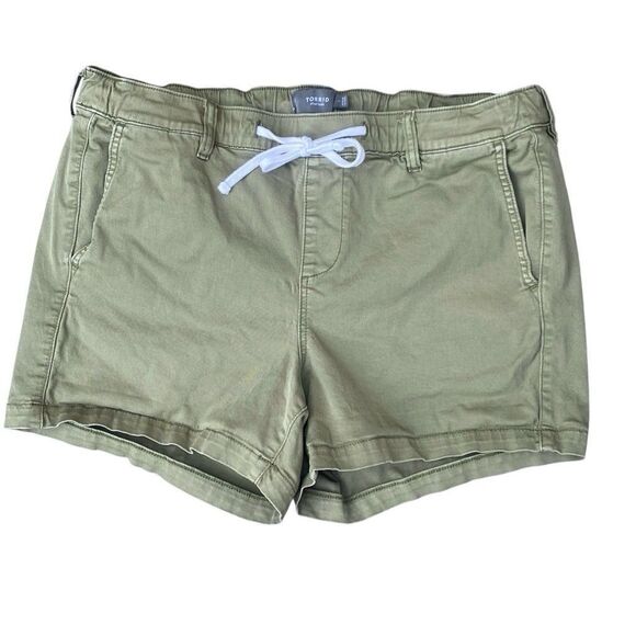 Torrid Women’s 3.5 Inch Pull-On Weekend Chino Short Green Elastic Waist Size 1X - Picture 1 of 5